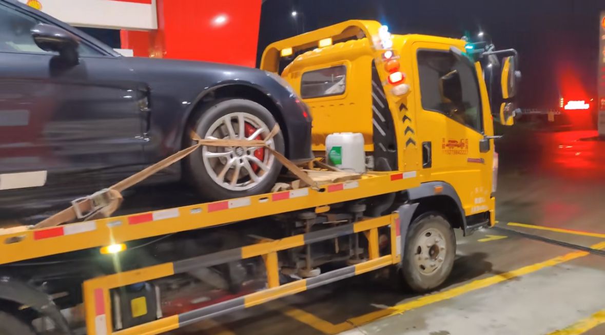 荣昌行车途中遇到突发状况该如何呼叫道路救援？